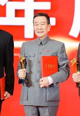 李雪健