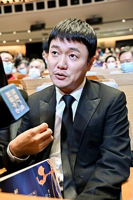 肖央