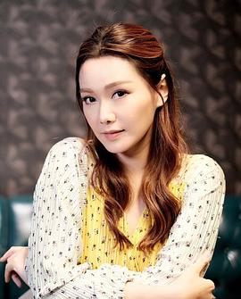 汤洛雯