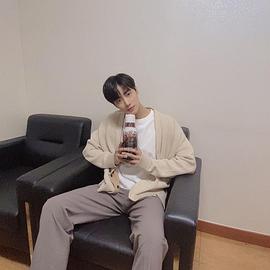 秋英宇