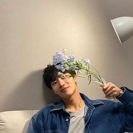 秋英宇