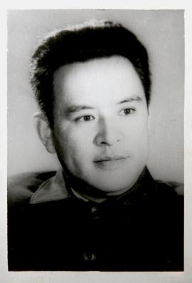 李默然