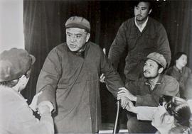 李默然