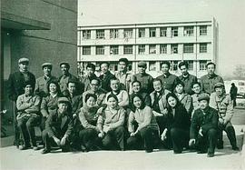 李默然