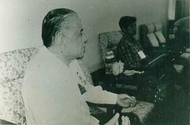 李默然