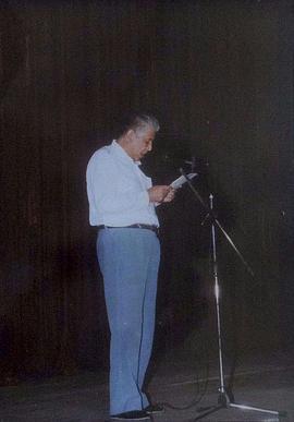 李默然