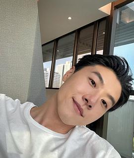 差瓦立·捷努南