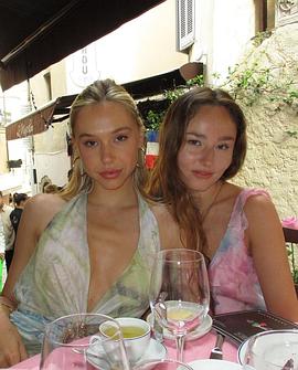 Alexis Ren