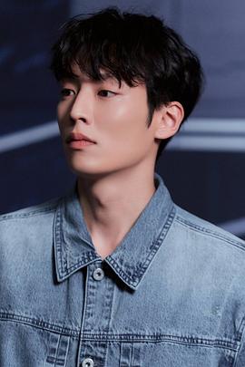 李基泽