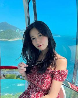 黄婧灵