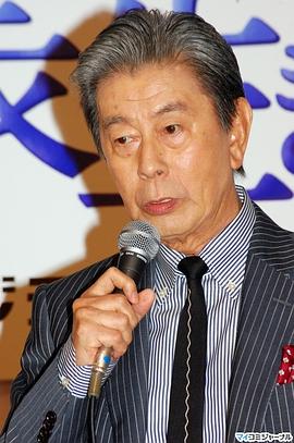 宇津井健